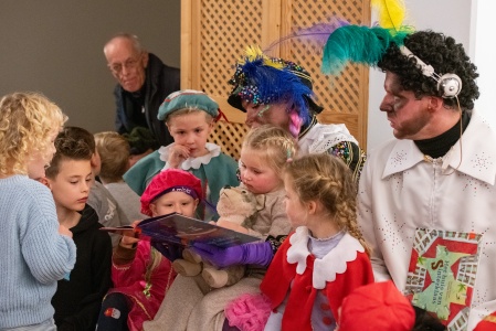 2025-11-23 Sint leest voor-39